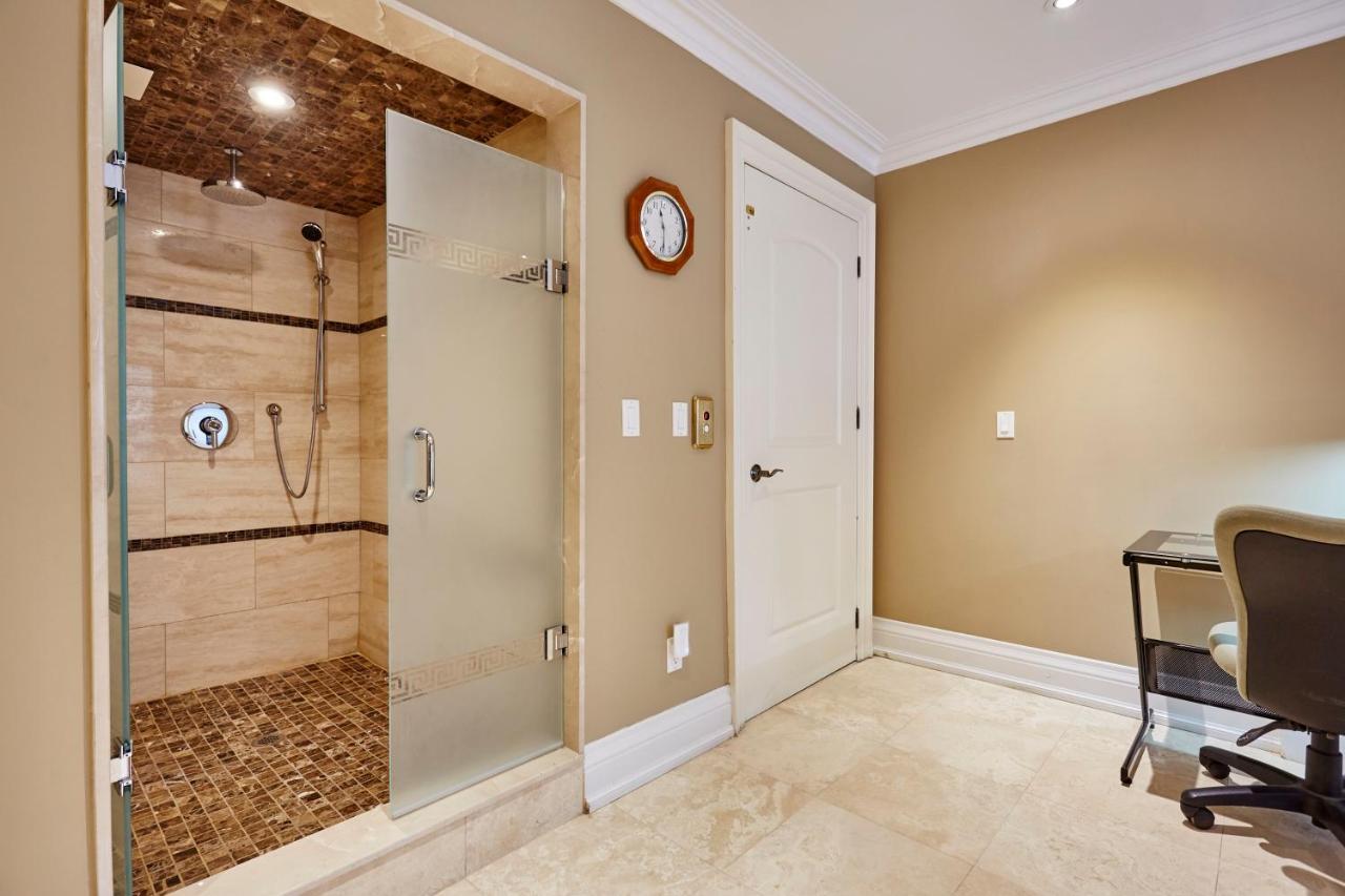 Elegant Apartment With Sauna تورونتو المظهر الخارجي الصورة