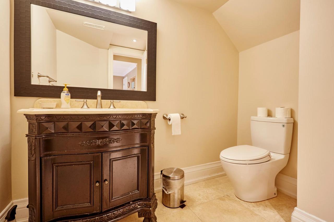 Elegant Apartment With Sauna تورونتو المظهر الخارجي الصورة
